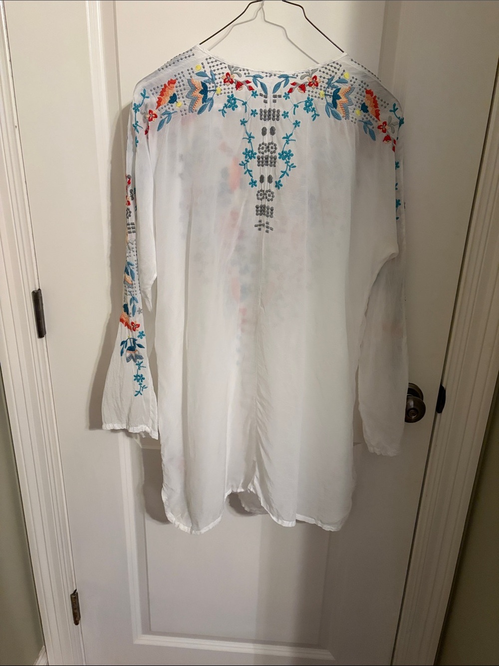 Johnny Was White Embroidered V-Neck Tunic with Multicolor Floral Stitching - Picture 3 of 5